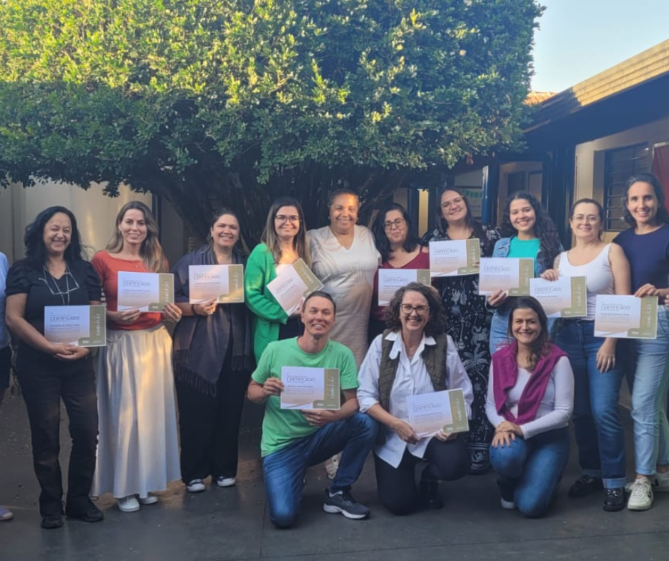 Grupo com certificados de formação